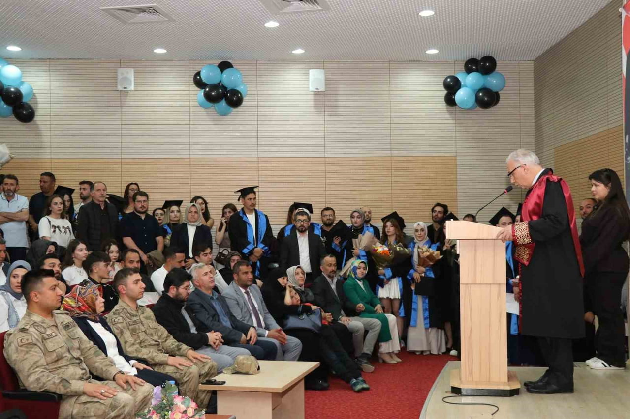 FAKÜLTE DEKANI MUHAMMET DURSUN KAYA KONUŞMA YAPTI