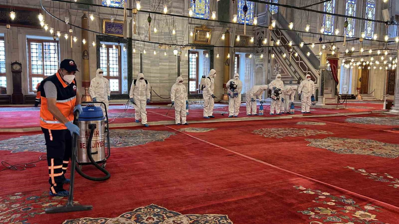 FATİH BELEDİYESİ TARAFINDAN KURBAN BAYRAMI HAZIRLIKLARI KAPSAMINDA FATİH CAMİSİ'NDE TEMİZLİK VE...