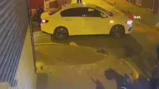 Fatih’te apartman kapısına ateş eden 3 şüpheli yakalandı