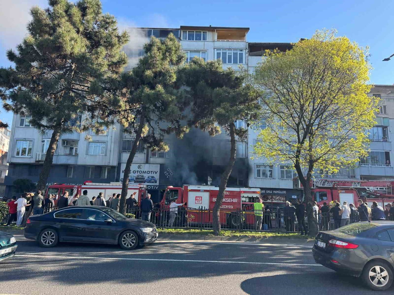 FATSA İLÇESİNDE FAALİYET GÖSTEREN BİR OTO AKSESUAR İŞ YERİNDE ÇIKAN YANGIN KORKU DOLU ANLARA NEDEN...
