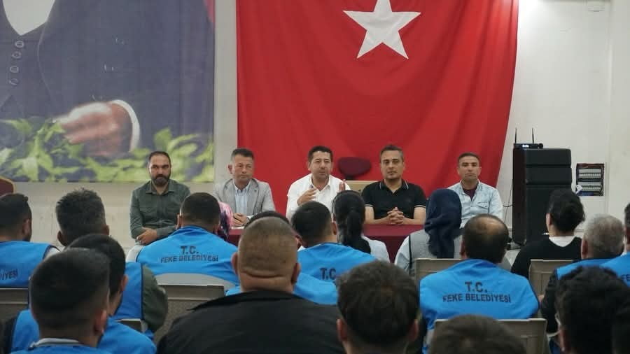 FEKE BELEDİYE BAŞKANI CÖMERT ÖZEN İLÇE BELEDİYESİNDE GÖREV YAPAN PERSONELLER İLE...