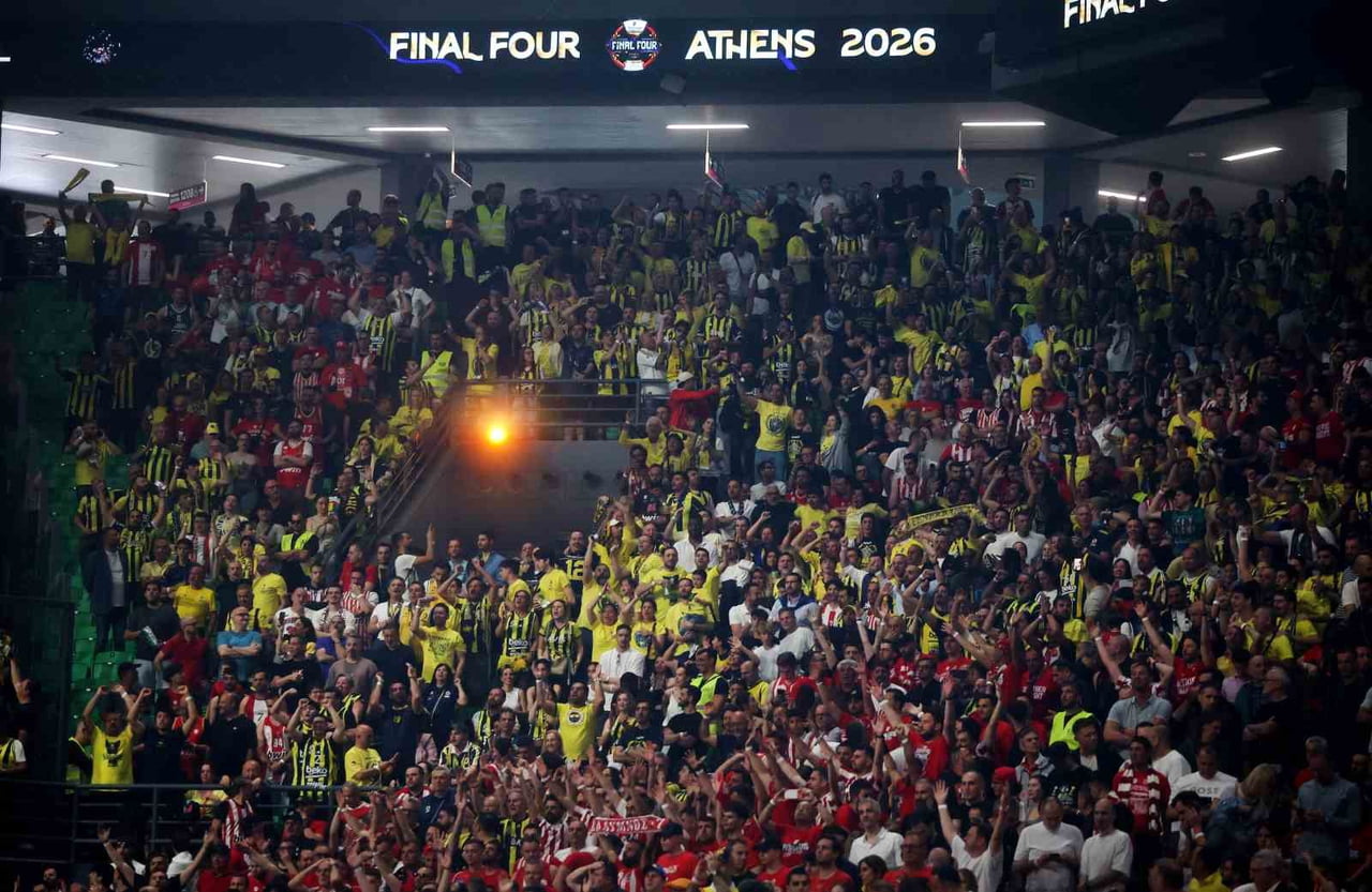 FENERBAHÇE, ATİNA'DA DÜZENLENEN EUROLEAGUE FİNAL FOUR ORGANİZASYONUNDA TARAFTARLARIN YAŞADIĞI...