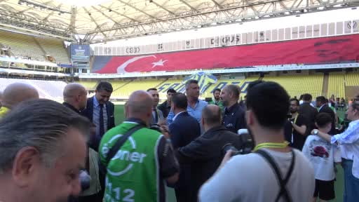 Fenerbahçe Başkanı Sadettin Saran, Kadın Futbol Takımı'nın şampiyonluk töreninde yaptığı...
