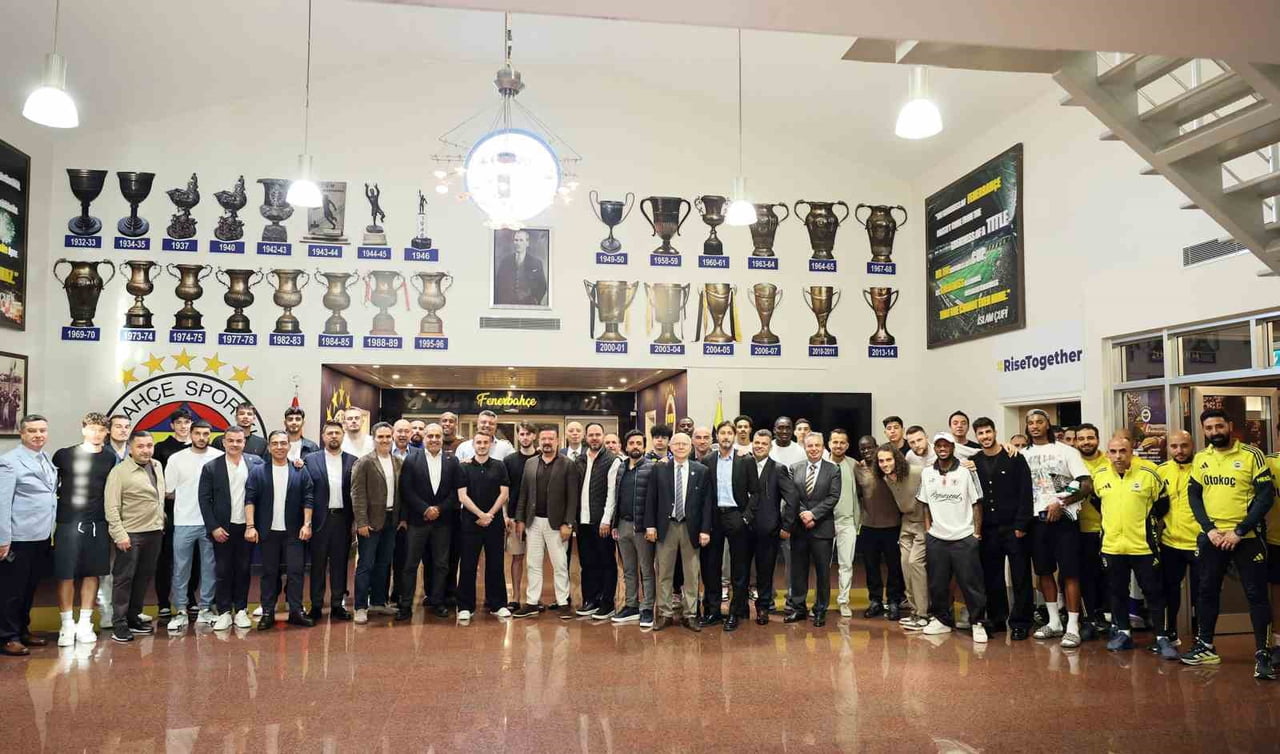 FENERBAHÇE BAŞKANI SADETTİN SARAN VE YÖNETİCİLER, TRENDYOL SÜPER LİG'İN SON HAFTASINDA EYÜPSPOR...