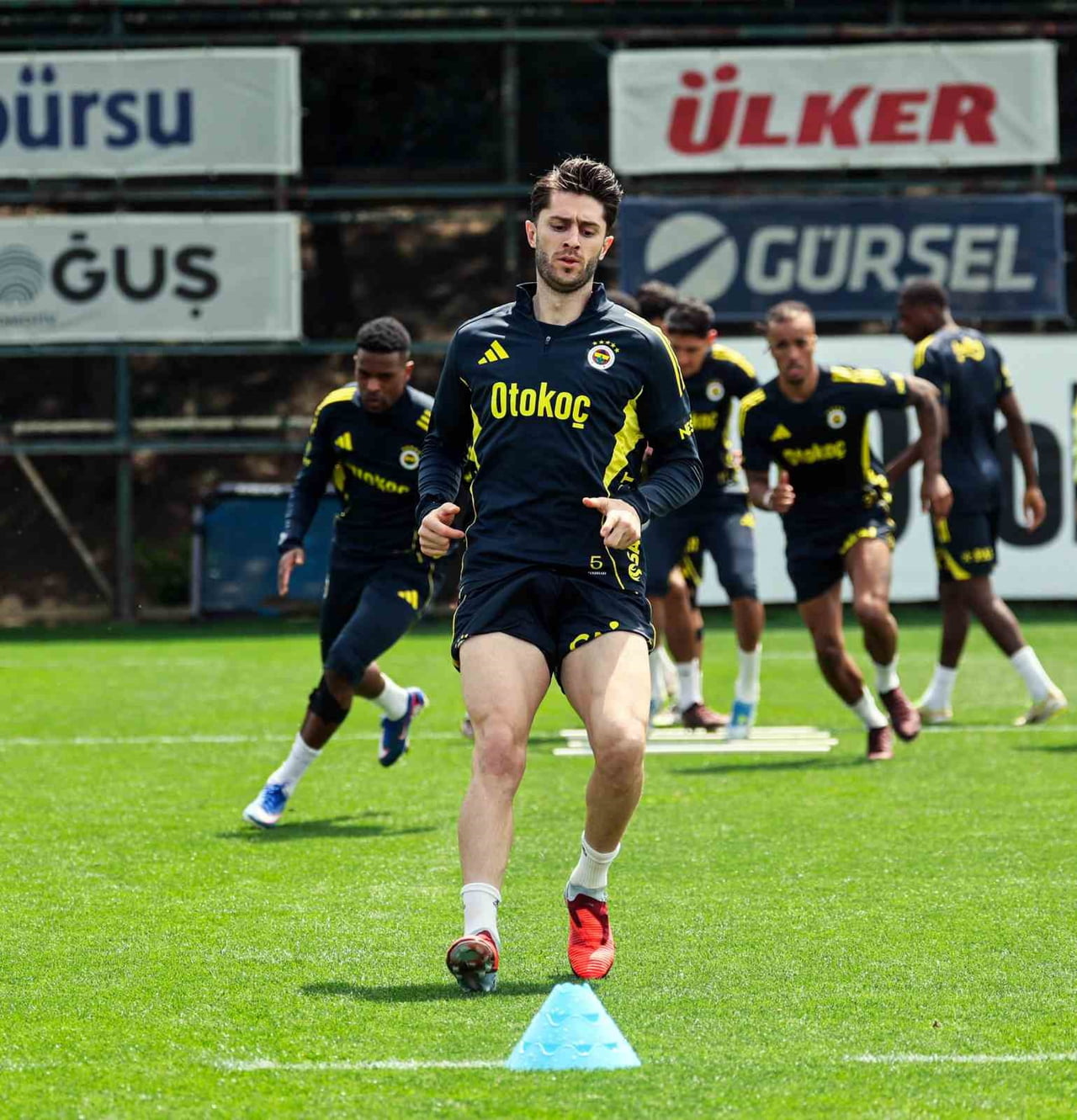 FENERBAHÇE, TRENDYOL SÜPER LİG’İN 33. HAFTASINDA YARIN OYNAYACAĞI KONYASPOR MAÇININ HAZIRLIKLARINI...
