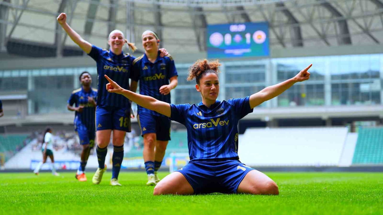 FENERBAHÇE, TURKCELL KADIN FUTBOL SÜPER LİGİ 2025-2026 SEZONUNDA ŞAMPİYONLUĞUNU İLAN ETTİ.