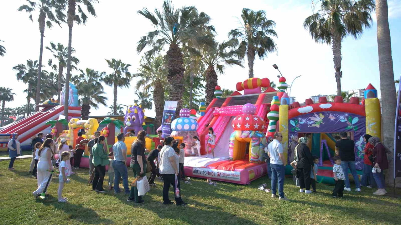 FESTİVALİN İLK GÜNÜNDE SERGİLER, KONSERLER, SÖYLEŞİLER, ATÖLYELER VE ÇOCUK ETKİNLİKLERİ YOĞUN İLGİ...