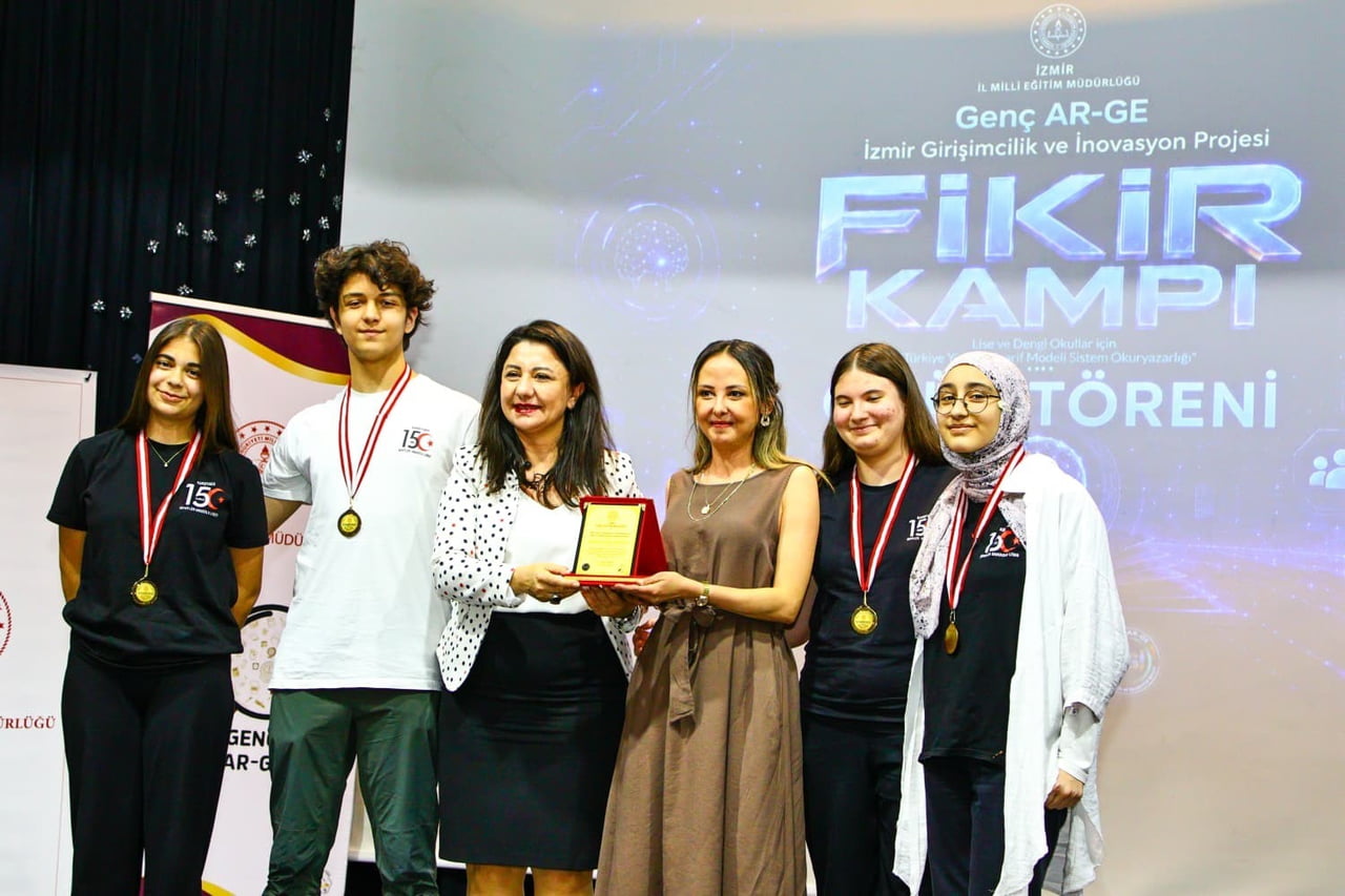 FİKİR KAMPI, BORNOVA ŞEHİT EROL OLÇOK ANADOLU İMAM HATİP LİSESİ'NDE GERÇEKLEŞTİRİLDİ.