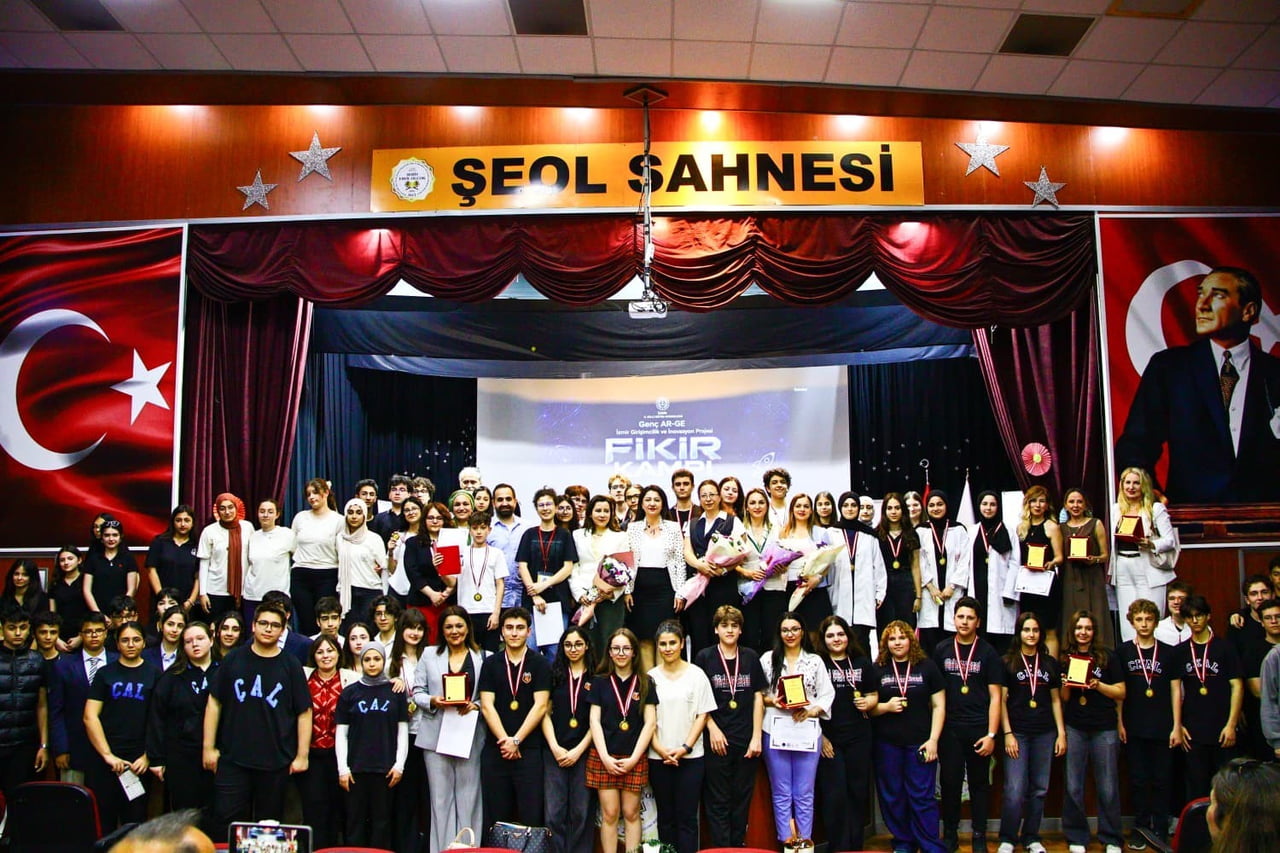 FİKİR KAMPI, BORNOVA ŞEHİT EROL OLÇOK ANADOLU İMAM HATİP LİSESİ'NDE GERÇEKLEŞTİRİLDİ.