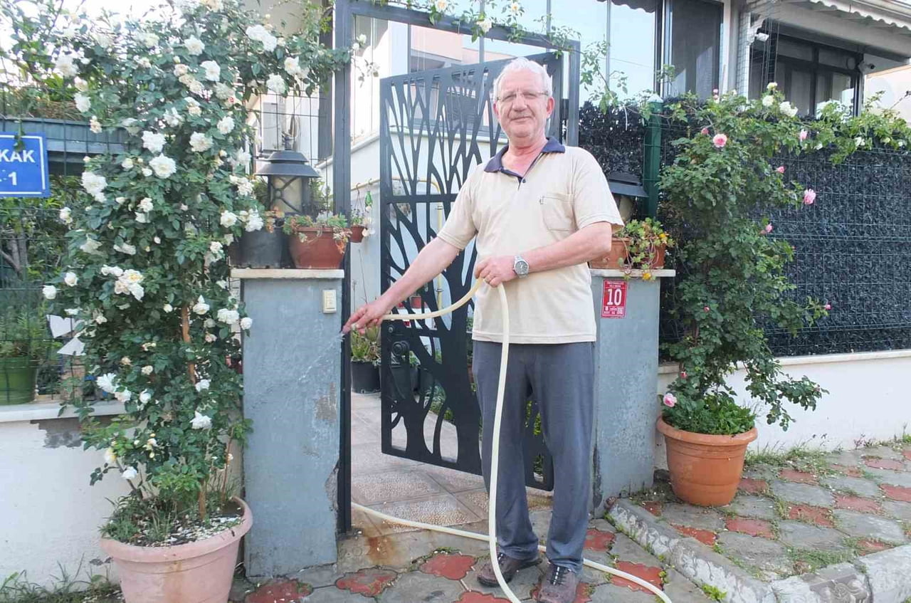 FİKRET ZEYBEK VE GÜLLERİ