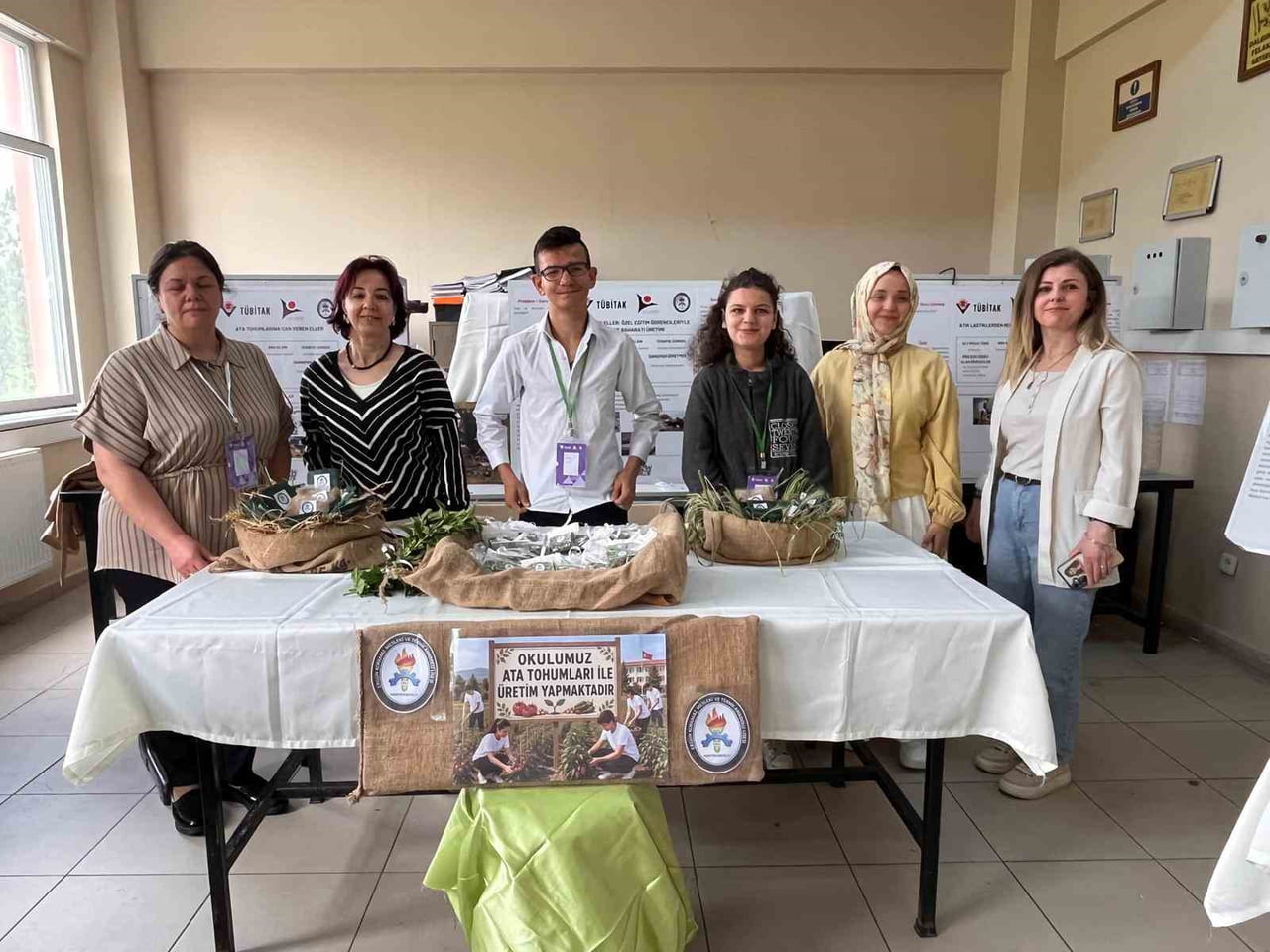 FUARDA ÖĞRENCİLER TARAFINDAN HAZIRLANAN TOPLAM 20 PROJE SERGİLENDİ. SIFIR ATIK VE GERİ DÖNÜŞÜM...