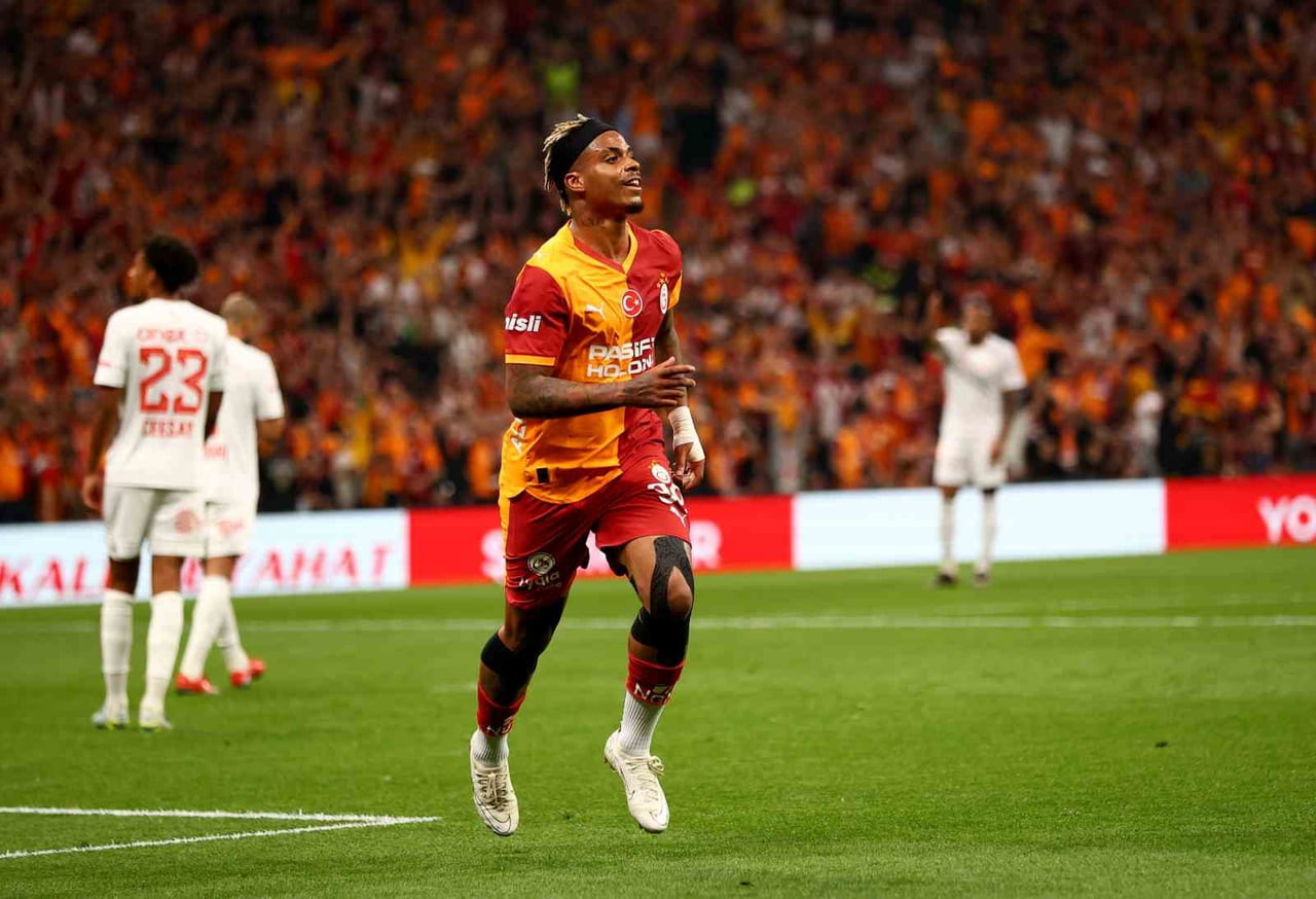GALATASARAY'IN GABONLU FUTBOLCUSU MARİO LEMİNA, ŞAMPİYONLUĞUN ARDINDAN YAPTIĞI AÇIKLAMADA, GELECEK...