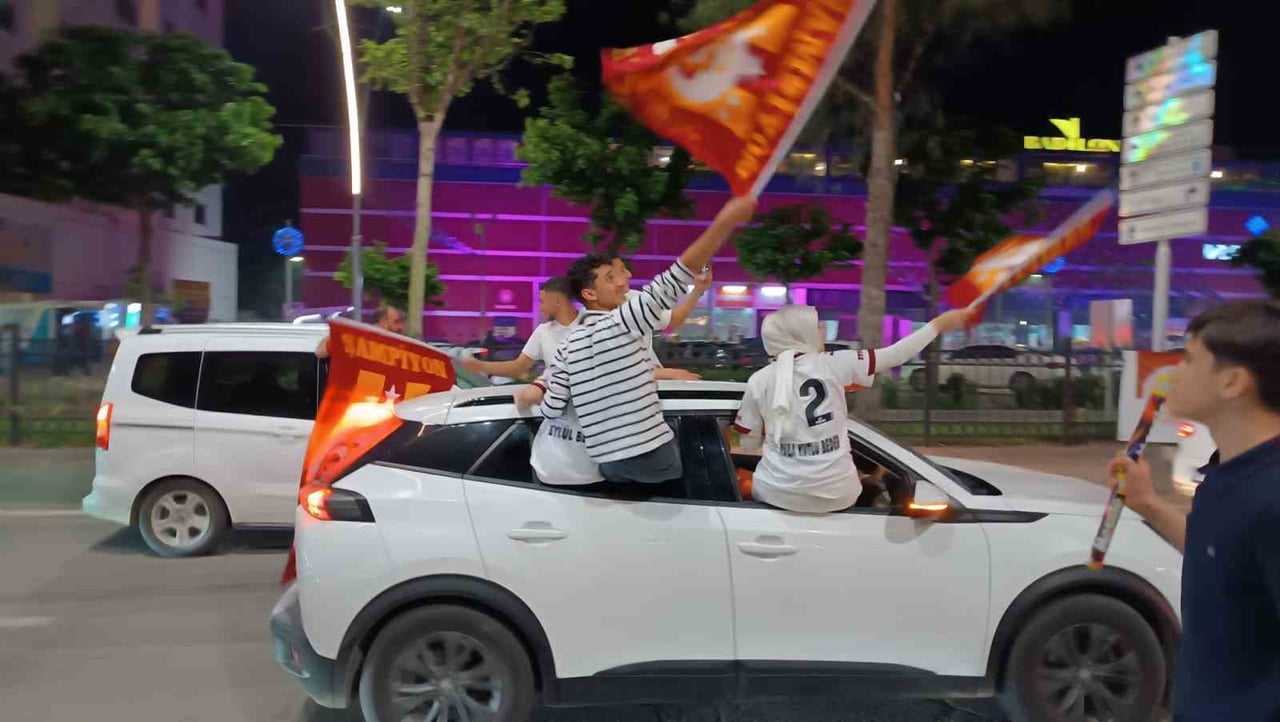 GALATASARAY’IN ANTALYASPOR KARŞISINDA ALDIĞI GALİBİYETLE ŞAMPİYONLUĞUNU GARANTİLEMESİNİN ARDINDAN...