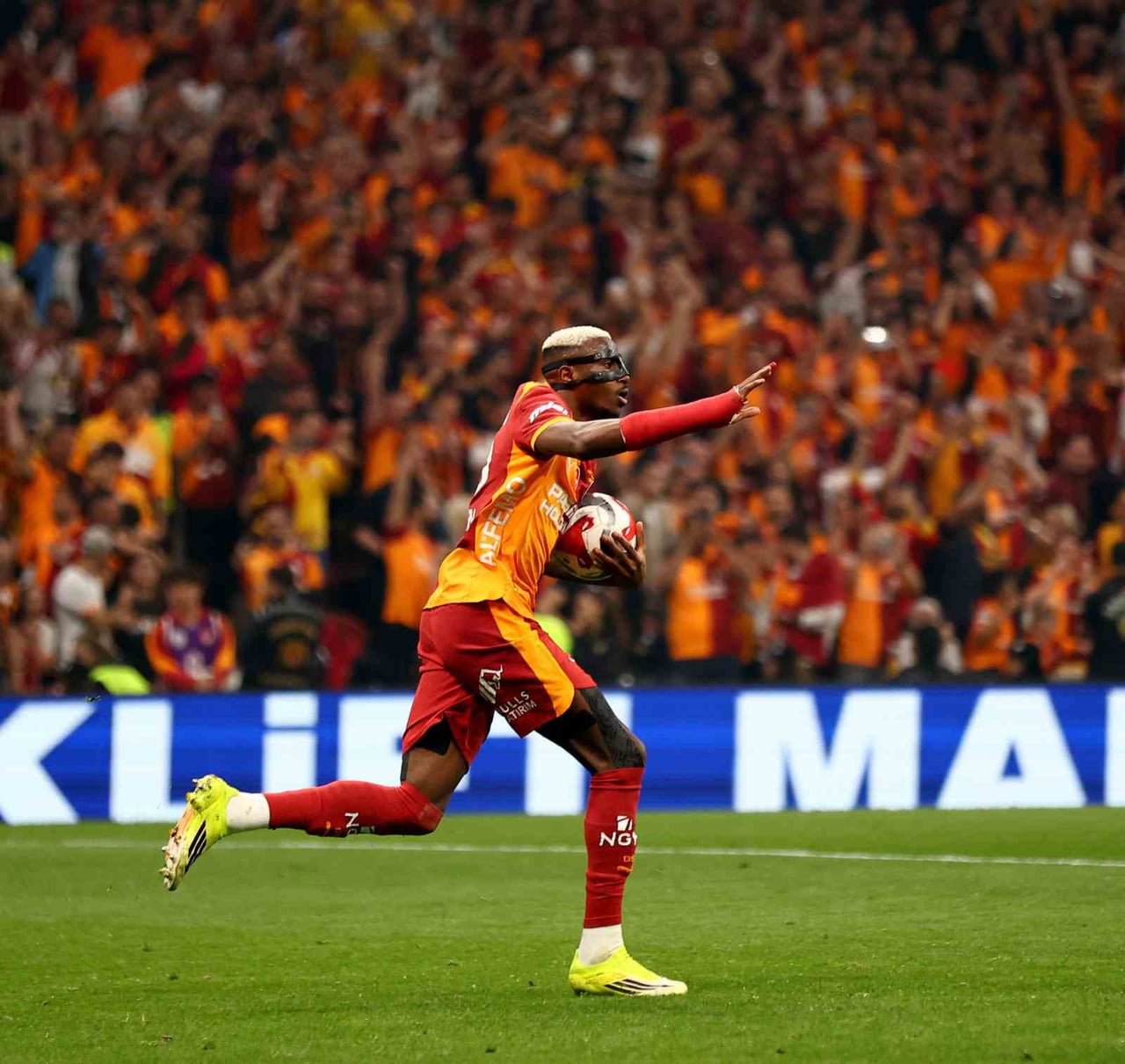 GALATASARAY’IN NİJERYALI FUTBOLCUSU VİCTOR OSİMHEN, ANTALYASPOR MAÇIYLA BU SEZON LİGDE 15...