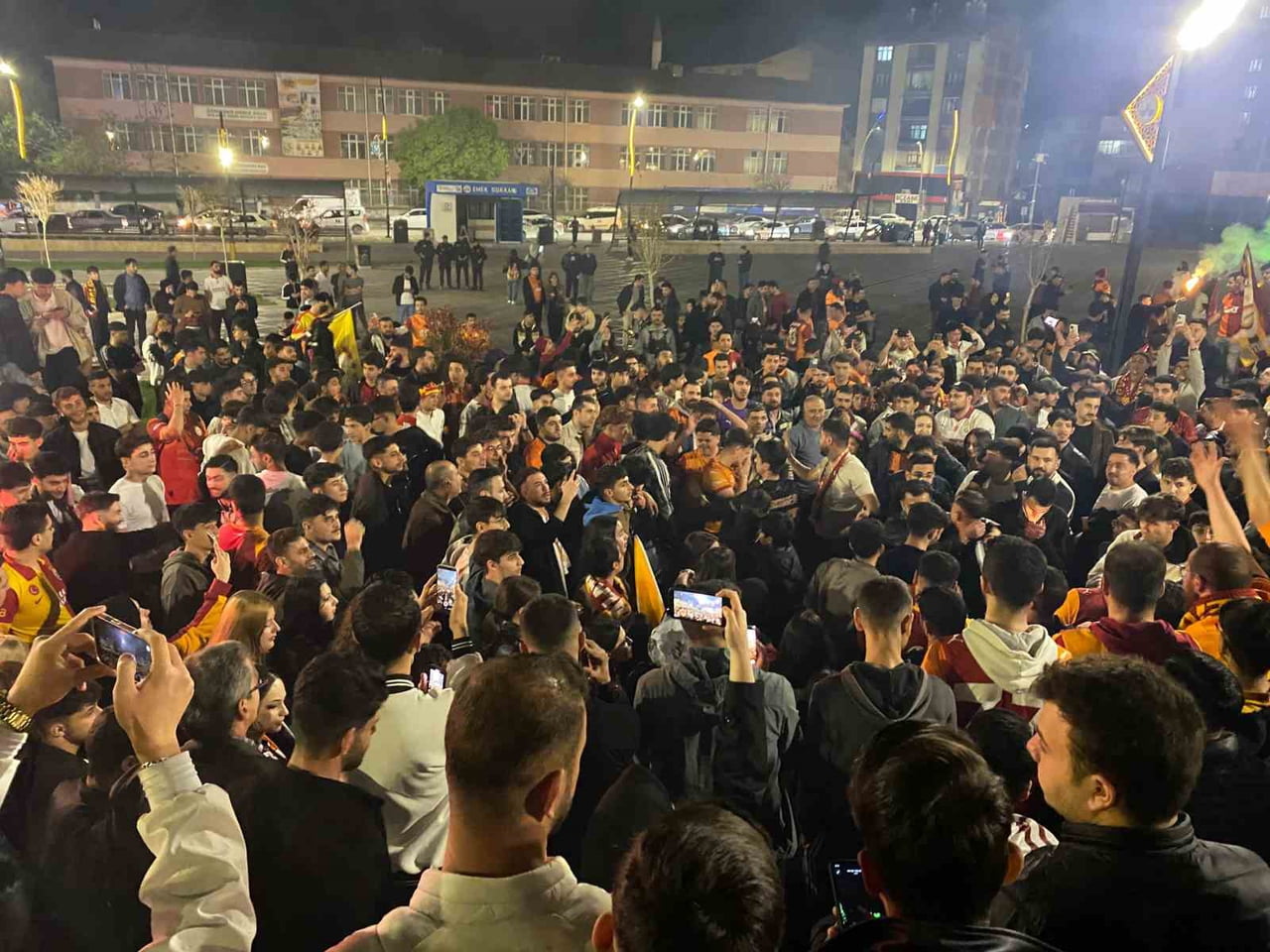 GALATASARAY’IN ŞAMPIYONLUĞU ELAZIĞ’DA KUTLANDI