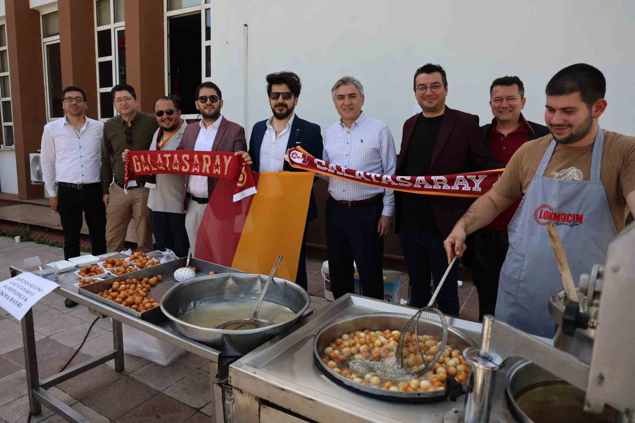 GALATASARAY’IN ŞAMPİYONLUĞUNU İLAN ETMESİNİN ARDINDAN AYDIN'DA BİR GRUP GALATASARAYLI AVUKAT...