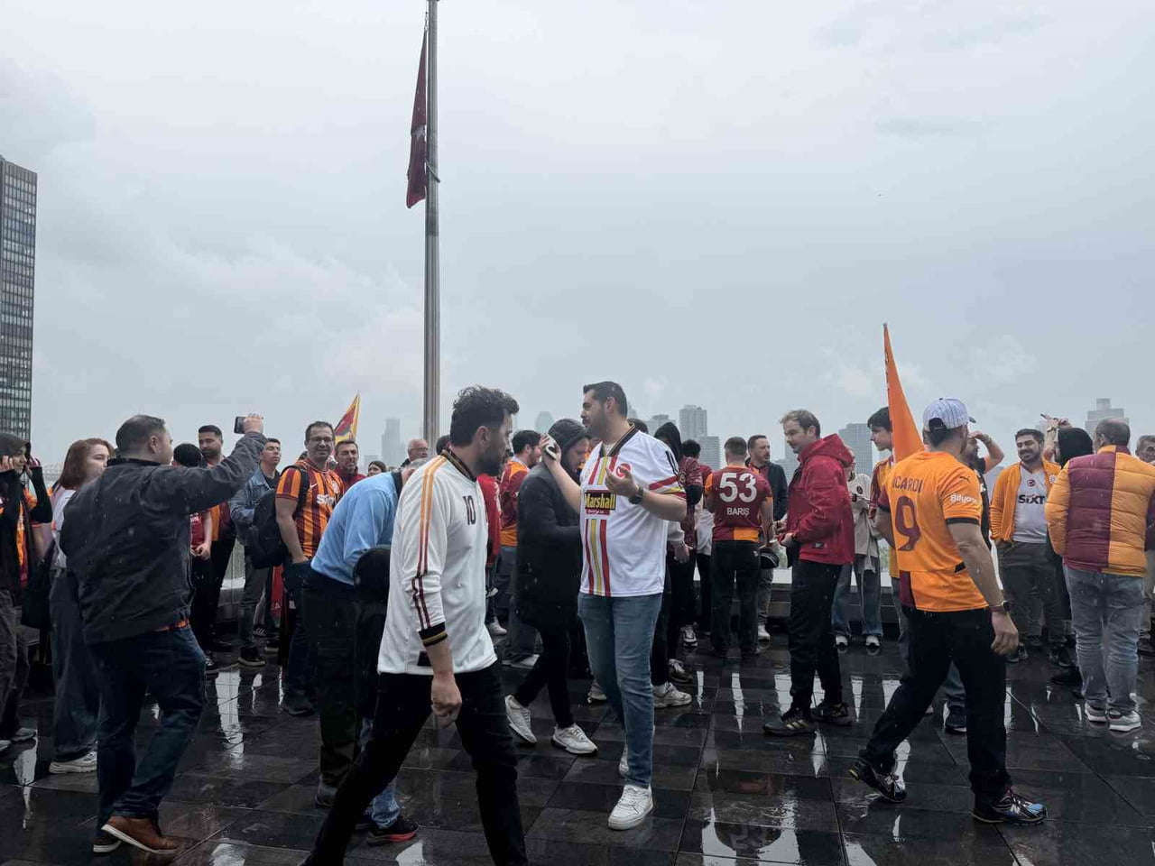 GALATASARAY’IN ŞAMPİYONLUĞUNU İLAN ETMESİNİN ARDINDAN NEW YORK VE NEW JERSEY’DE YAŞAYAN...