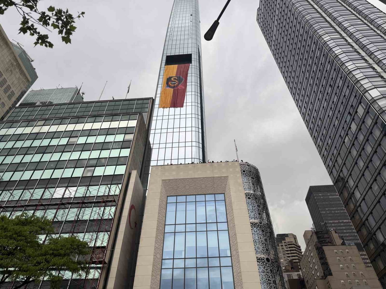 GALATASARAY’IN ŞAMPİYONLUĞUNU İLAN ETMESİNİN ARDINDAN NEW YORK VE NEW JERSEY’DE YAŞAYAN...