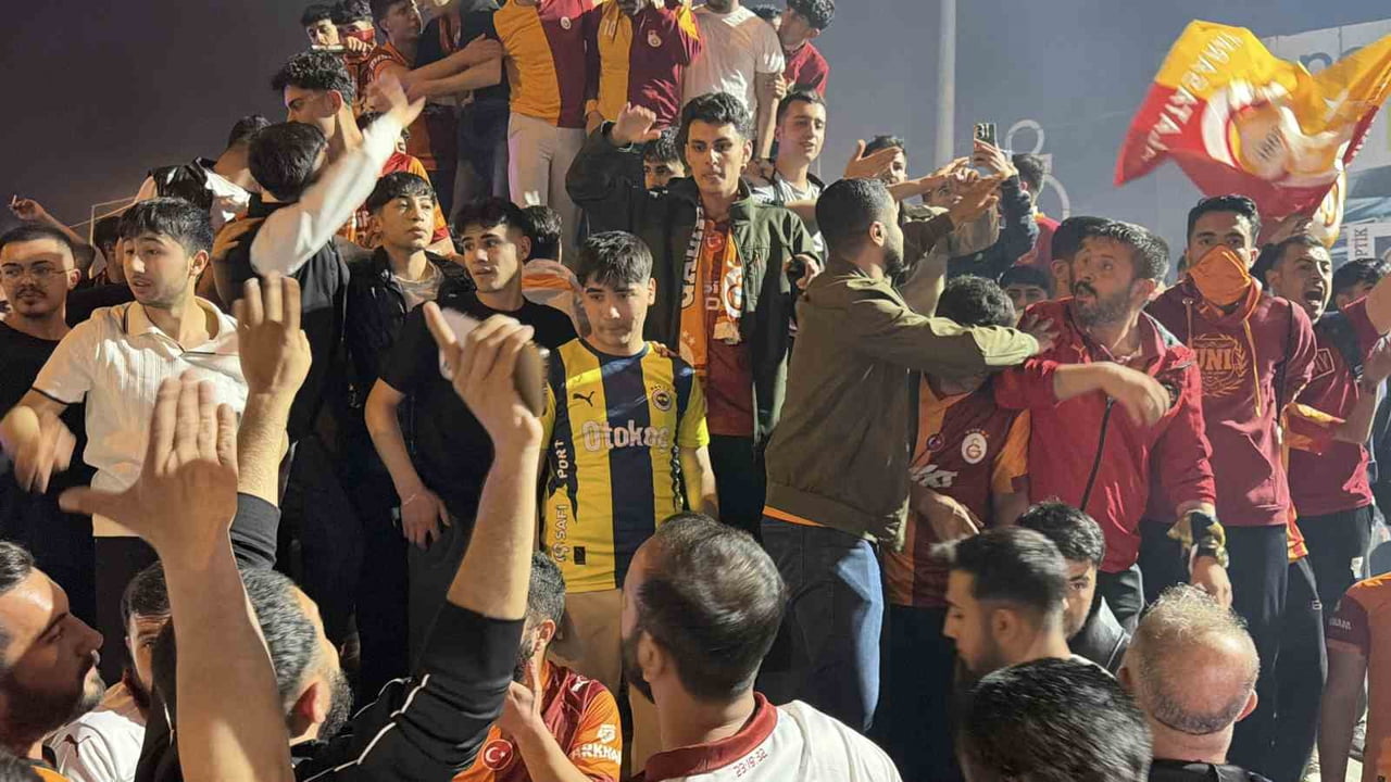 GALATASARAY, KENDİ SAHASINDA ANTALYASPOR'U 4-2 YENEREK SÜPER LİG'DEKİ ŞAMPİYONLUĞU ADIYAMAN’DA...