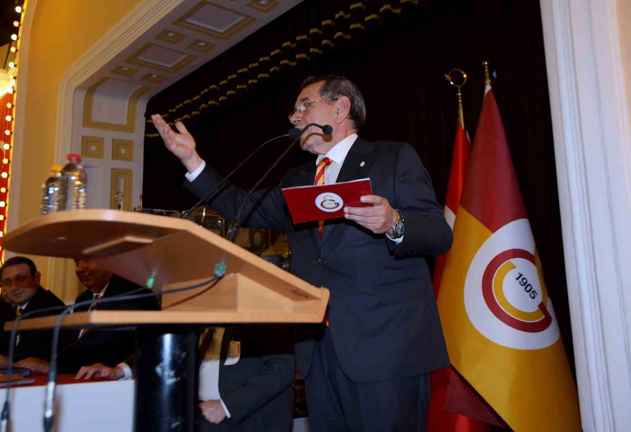 GALATASARAY SPOR KULÜBÜ'NÜN MEVCUT BAŞKANI DURSUN ÖZBEK YENİDEN BAŞKAN SEÇİLDİ. ÖZBEK, TOPLAM BİN...