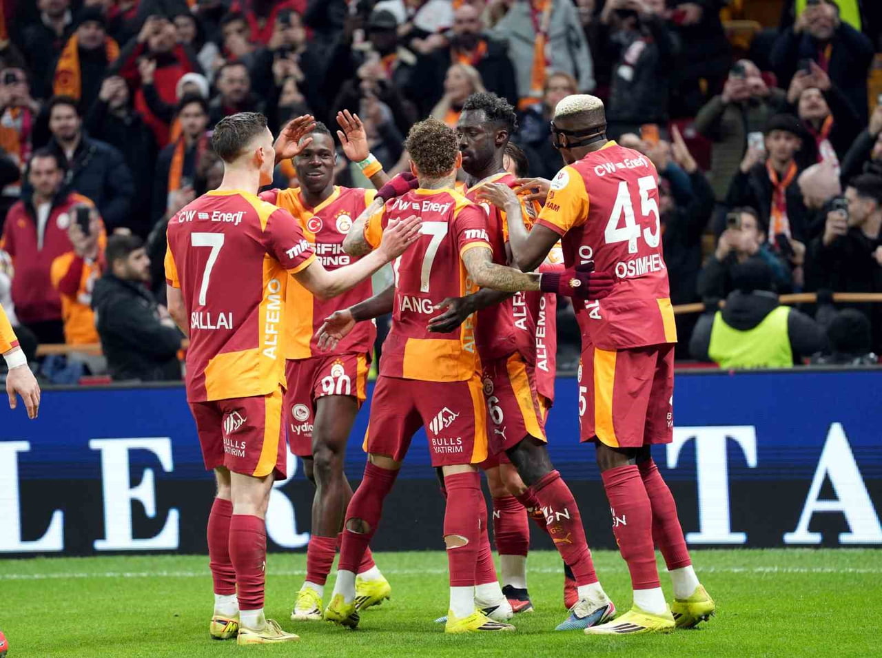 GALATASARAY, TRENDYOL SÜPER LİG'İN 33. HAFTASINDA SAHASINDA OYNAYACAĞI ANTALYASPOR'U MAĞLUP ETMESİ...