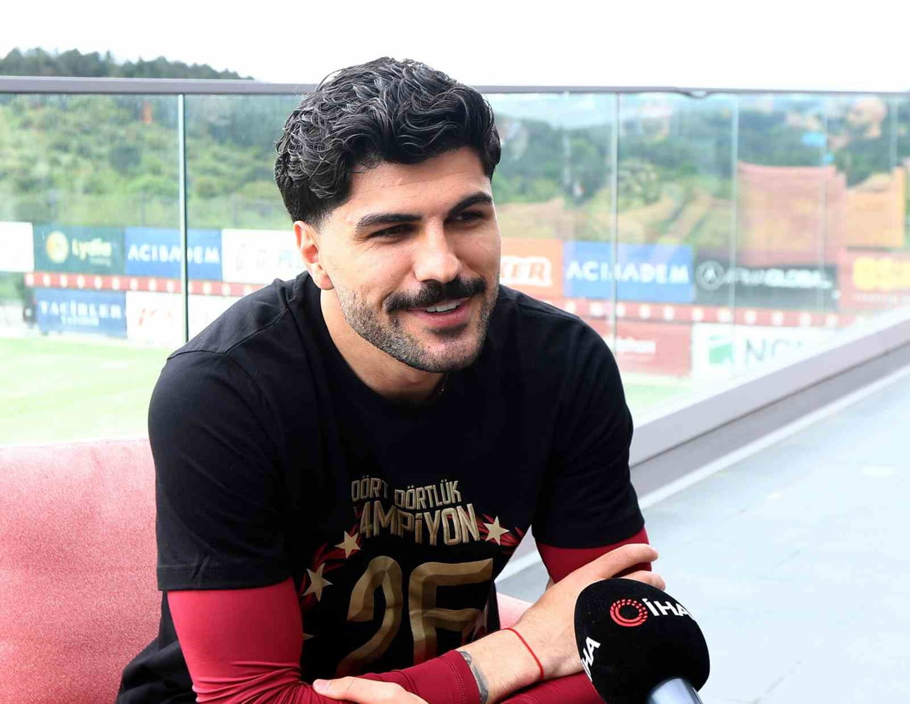 GALATASARAYLI FUTBOLCU EREN ELMALI, KULÜBÜN BAŞARIYA AÇ OLDUĞUNU BELİRTEREK, "YETİNMİYORUZ, 27....
