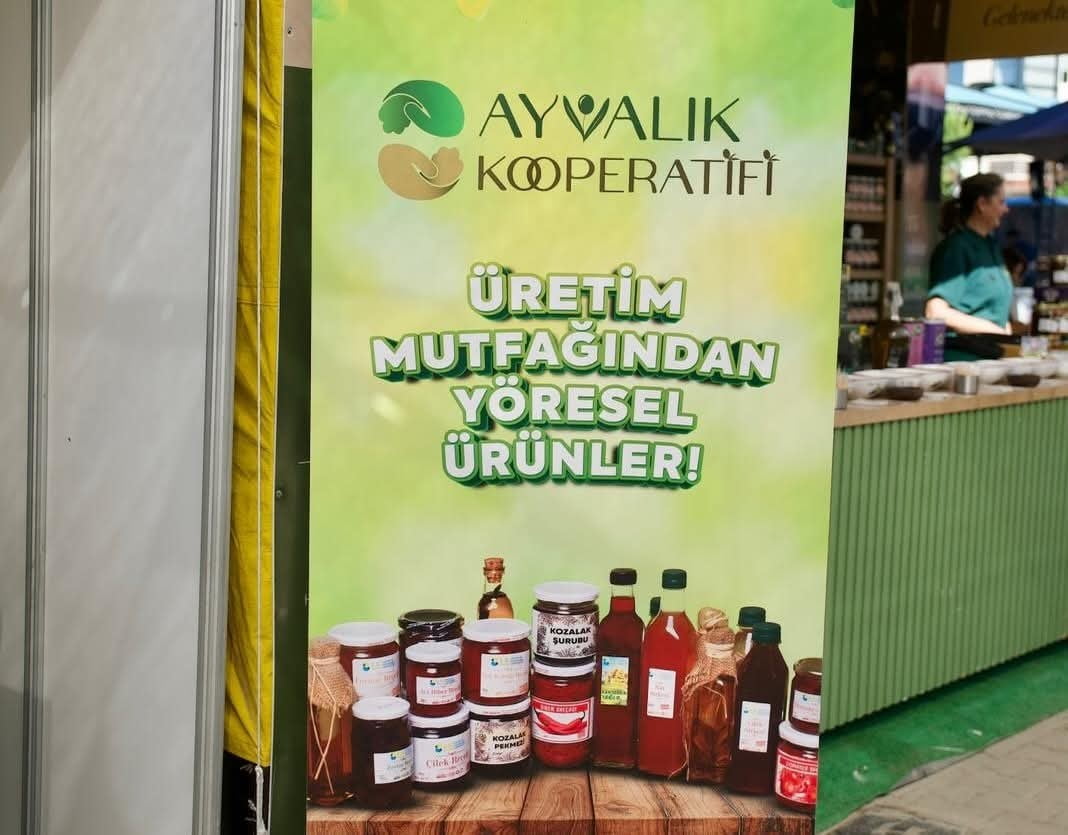 GASTROFEST’E DAMGASINI VURAN AYVALIK KOOPERATİFİ’NE İLGİ SÜRÜYOR