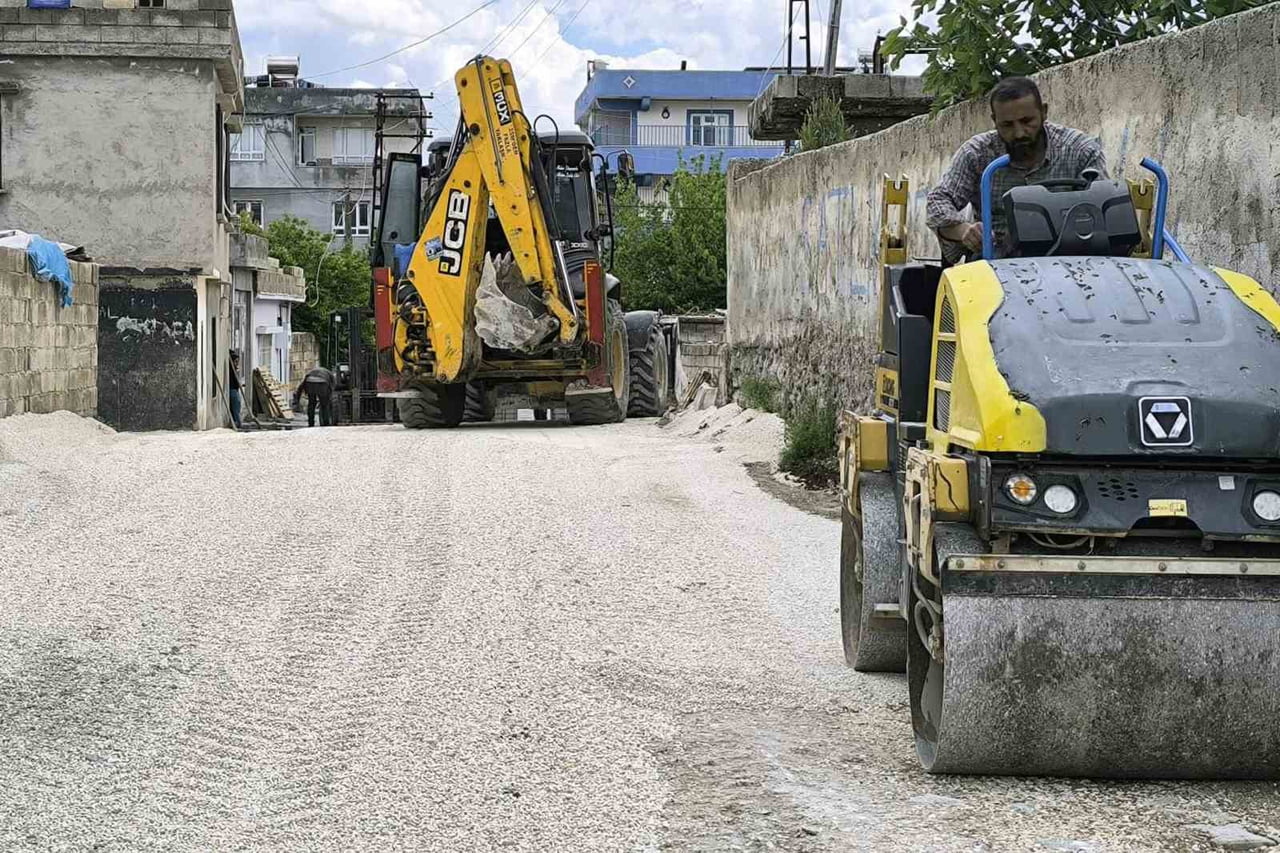 GAZİANTEP'İN ARABAN İLÇESİNDE GEÇEN YIL BAŞLATILAN İÇME SUYU HATTI YENİLEME VE DOĞALGAZ ALTYAPI...