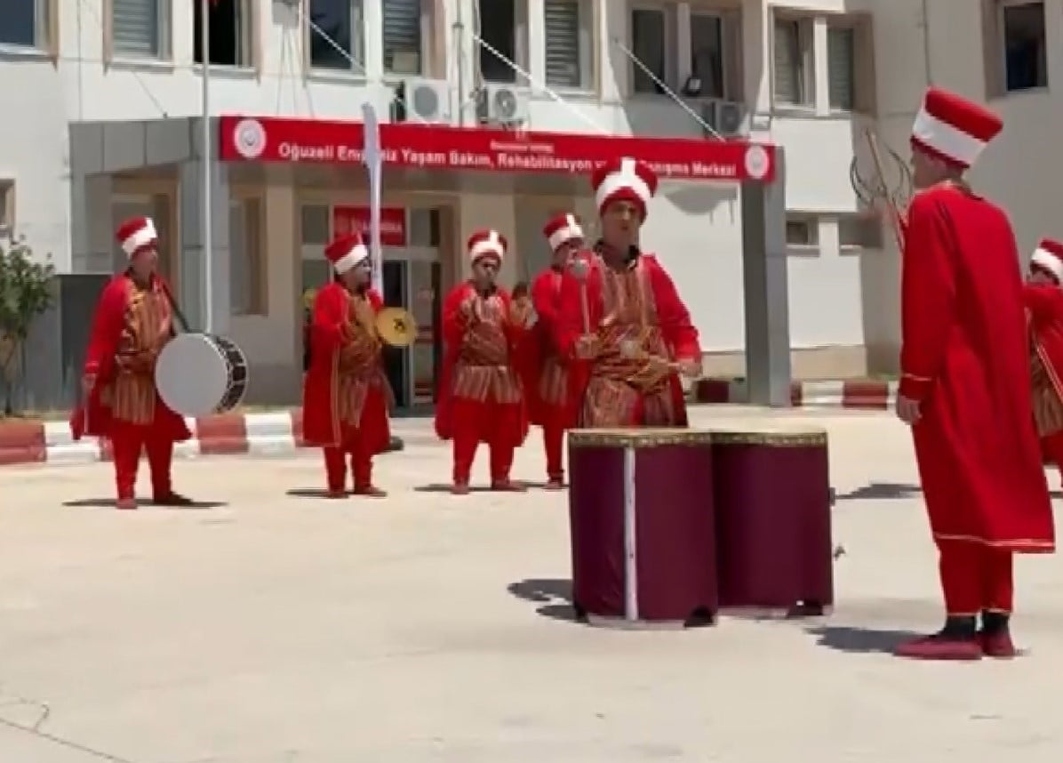 GAZİANTEP'İN OĞUZELİ İLÇESİNDE 'ENGELLİLER HAFTASI' ÇERÇEVESİNDE ÖZEL BİREYLER VE ÇOCUKLAR RENKLİ...