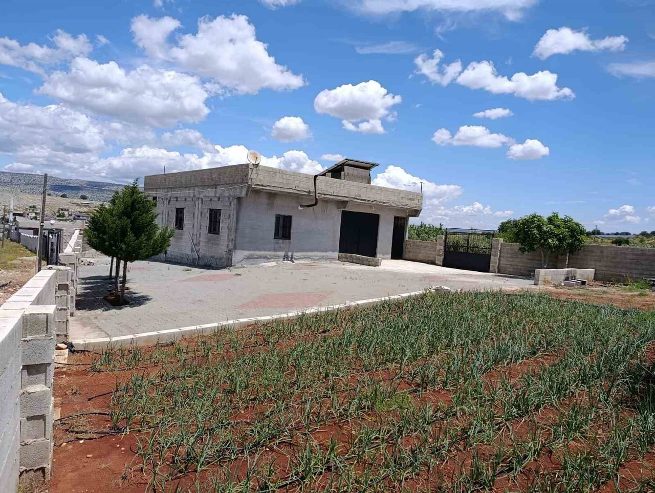 GAZİANTEP'İN YAVUZELİ İLÇESİNDE DEDESİNİN GERİ MANEVRA YAPTIĞI ARACIN ALTINDA KALAN 1,5 YAŞINDAKİ...