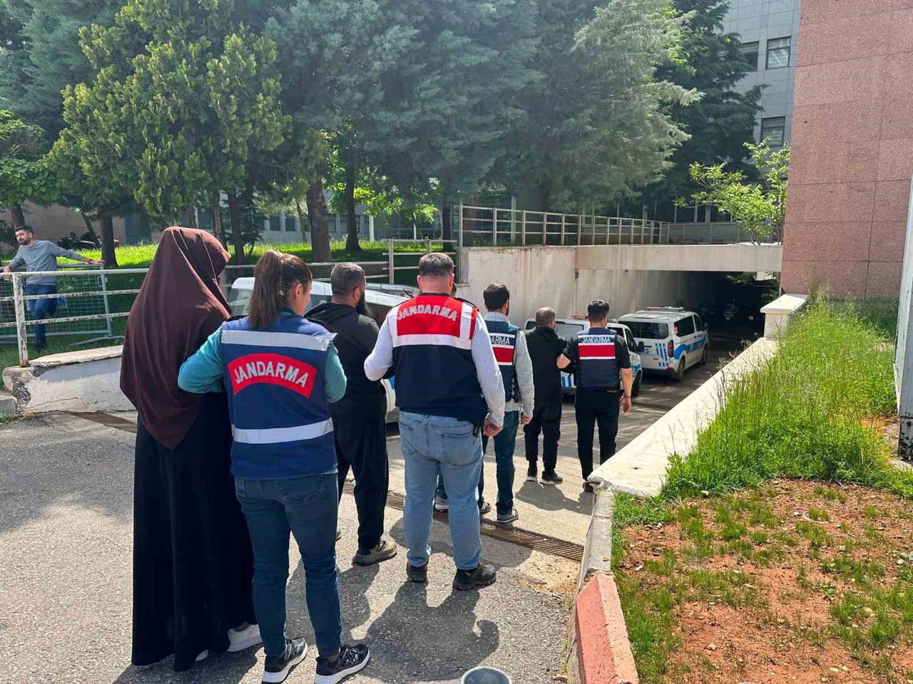 GAZİANTEP'TE DEAŞ TERÖR ÖRGÜTÜ ADINA YARDIM VE BAĞIŞ TOPLAYARAK FİNANSMAN SAĞLADIĞI TESPİT EDİLEN...