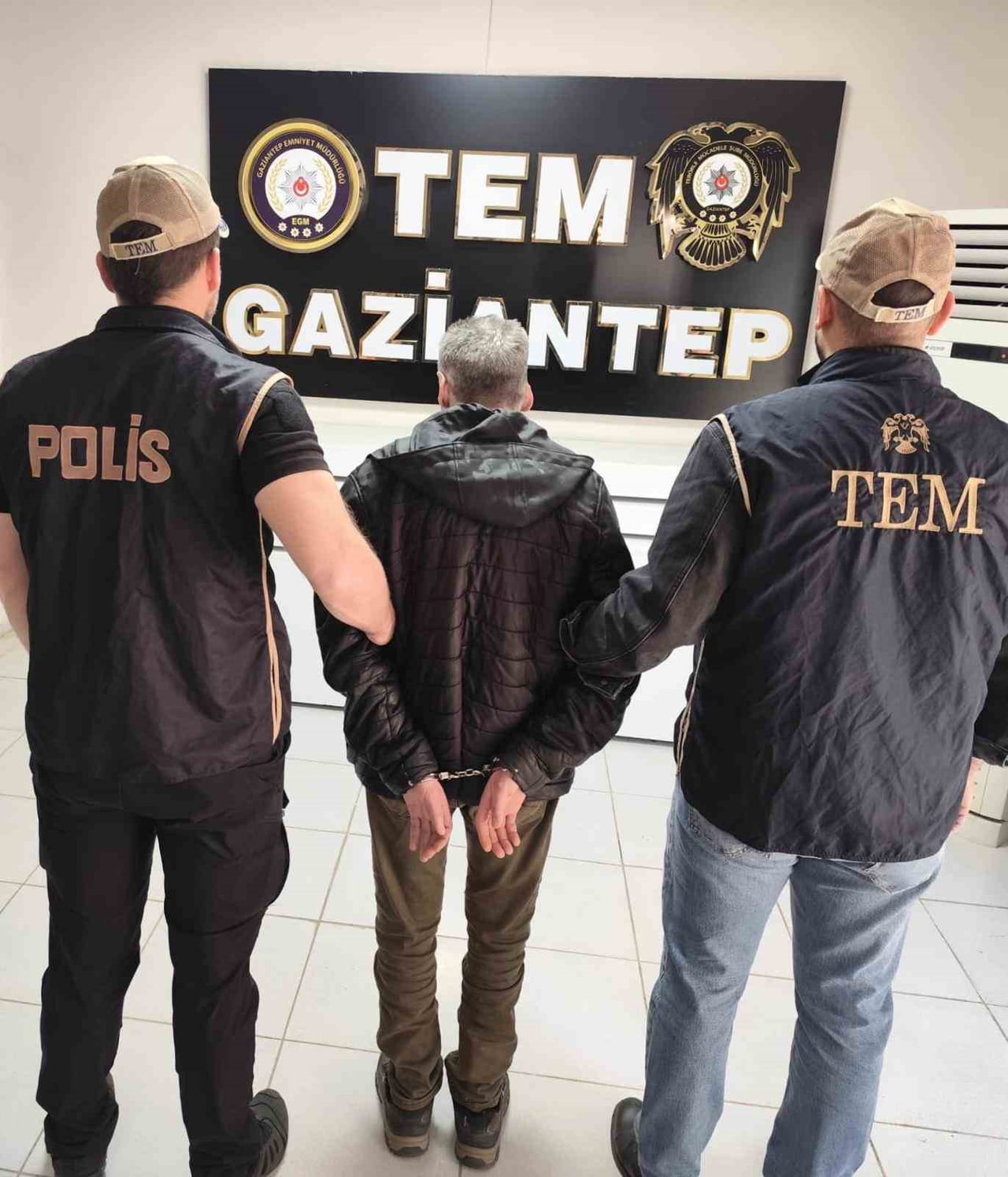 GAZİANTEP'TE EMNİYET GÜÇLERİNİN YAPTIĞI OPERASYONDA ULUSLARARASI SEVİYEDE KIRMIZI BÜLTENLE ARANAN...