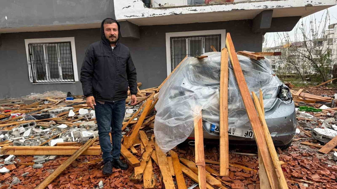 GAZİANTEP'TE ETKİLİ OLAN SÜPER HÜCRE FIRTINASI SONRASI YARALAR SARILMAYA ÇALIŞILIRKEN AFETTEN...