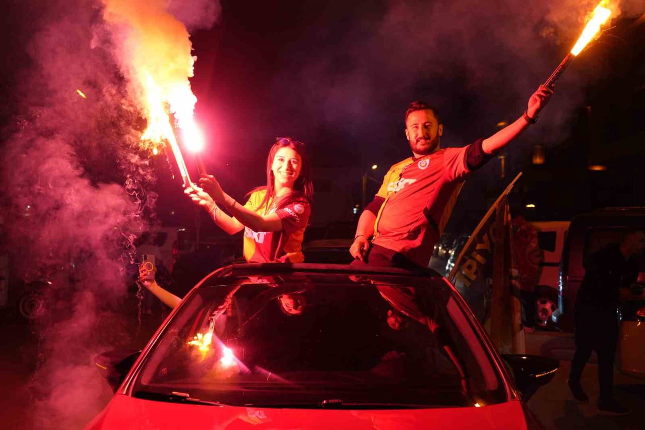 GAZİANTEP'TE GALATASARAY'IN 26. ŞAMPİYONLUĞU KUTLANDI