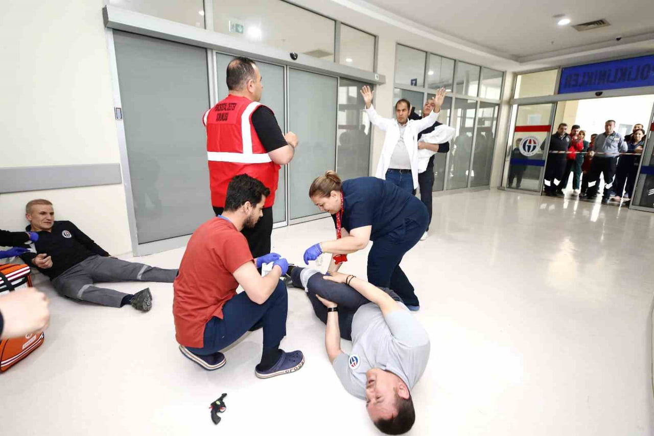 GAZİANTEP'TE HASTANEDE ÇOCUK KAÇIRMA OLAYLARINA KARŞI UYGULANAN 'PEMBE KOD' TATBİKATI GERÇEĞİNİ...