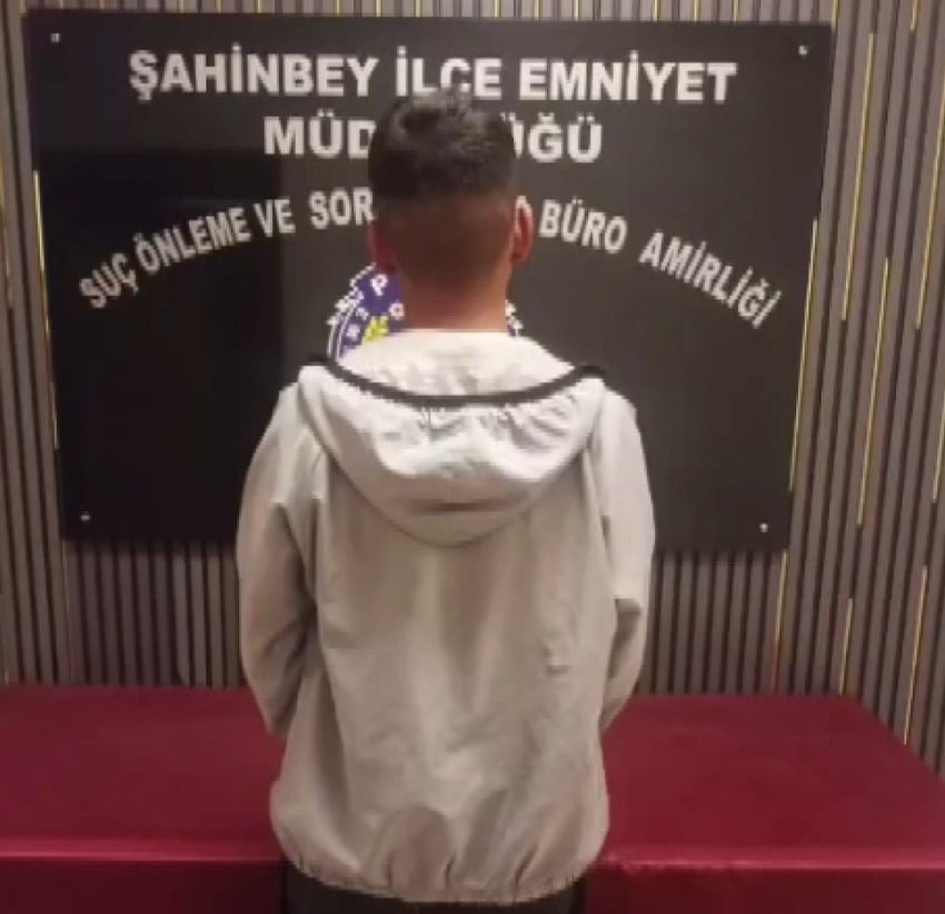 GAZİANTEP'TE İŞ YERİNE POMPALI TÜFEKLE SALDIRI: O ANLAR KAMERADA