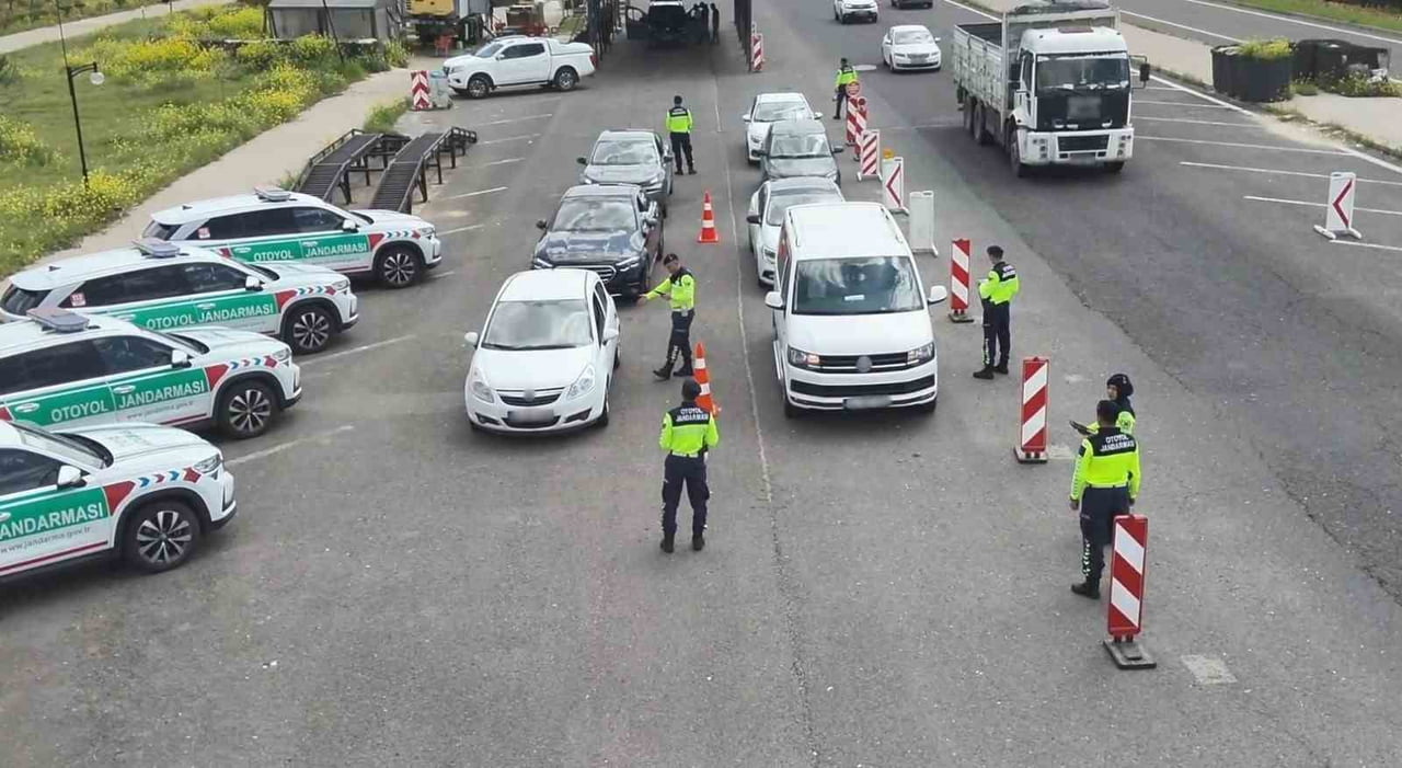 GAZİANTEP'TE JANDARMADAN HUZUR-GÜVEN UYGULAMASI: 673 ARANAN ŞAHIS YAKALANDI
