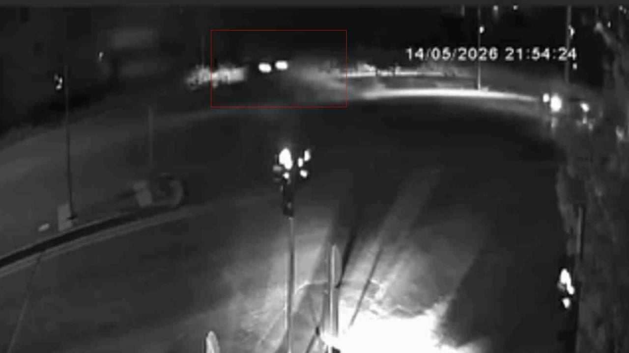 GAZİANTEP'TE SEYİR HALİNDEYKEN KONTROLDEN ÇIKARAK SAVRULAN OTOMOBİL, YOL KENARINDAKİ TREN YOLUNA...