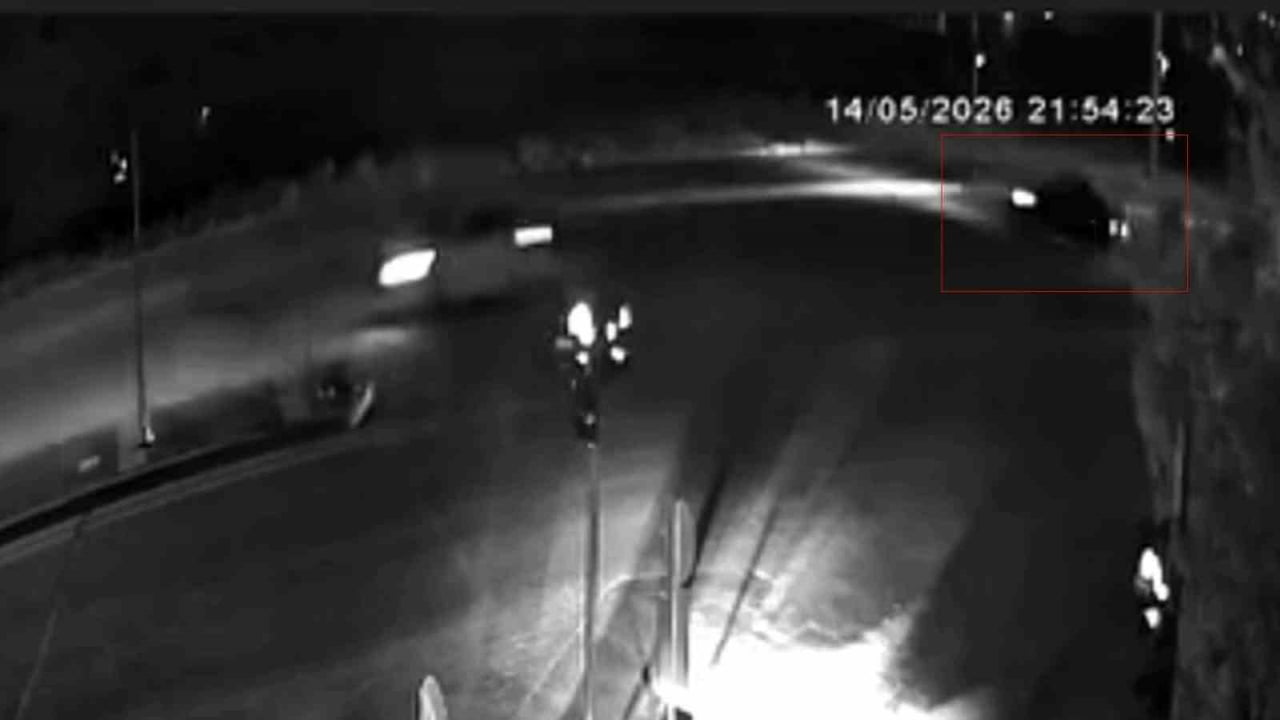GAZİANTEP'TE SEYİR HALİNDEYKEN KONTROLDEN ÇIKARAK SAVRULAN OTOMOBİL, YOL KENARINDAKİ TREN YOLUNA...