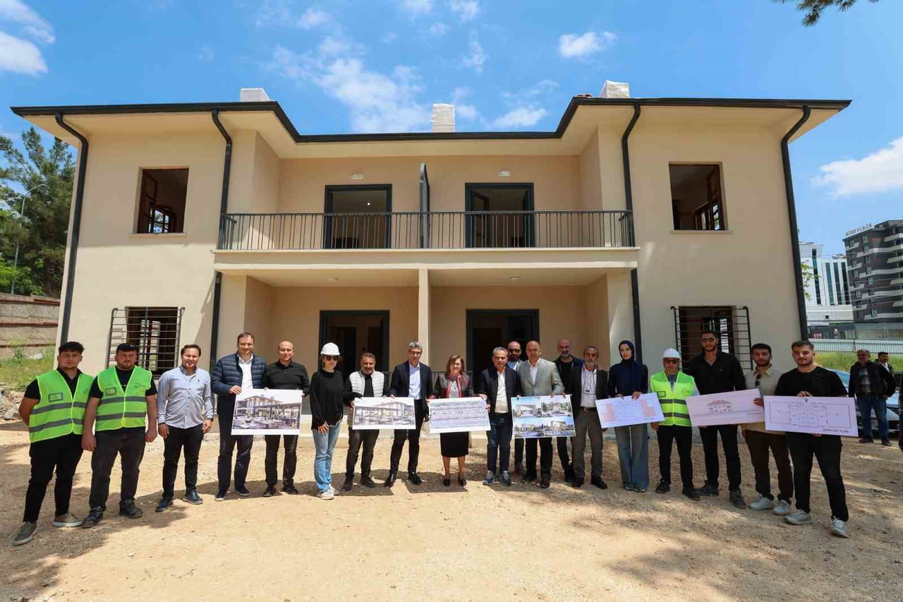 GAZİANTEP BÜYÜKŞEHİR BELEDİYE BAŞKANI FATMA ŞAHİN, ŞEHİR MERKEZİNDE UZUN YILLARDIR ATIL DURUMDA...