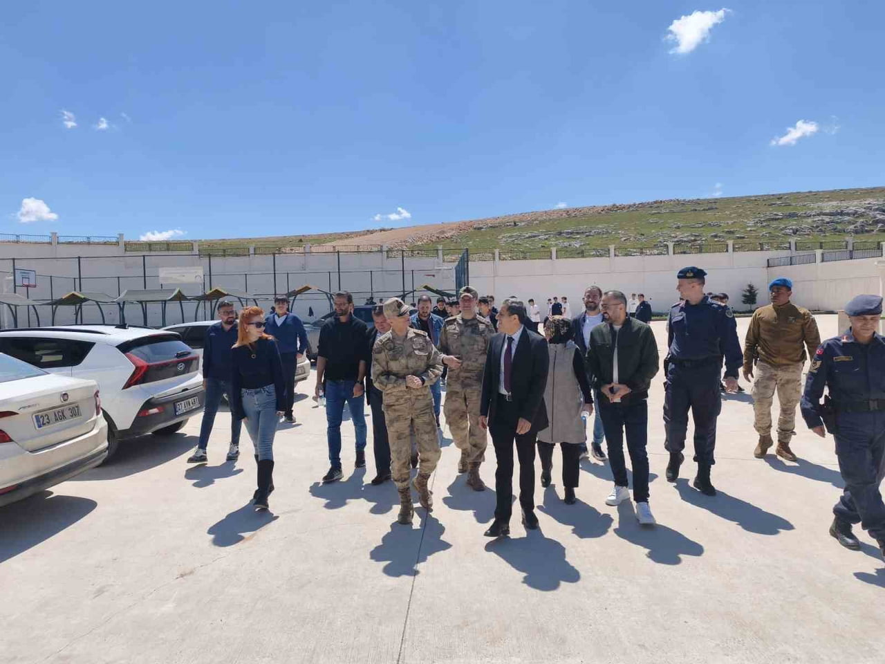 GAZİANTEP İL JANDARMA KOMUTANI TÜMGENERAL HALİL ŞEN, SORUMLULUK BÖLGESİNDEKİ OKULLARDA ALINAN...