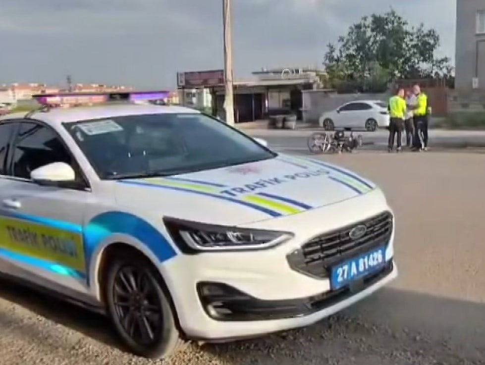 GAZİANTEP’İN İSLAHİYE İLÇESİNDE OTOMOBİL İLE ÇARPIŞAN MOTOSİKLETİN SÜRÜCÜSÜ...