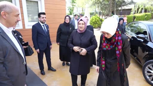 Gaziosmanpaşa’da anneler günü buluşması: Kadın personeller kahvaltı programında bir araya...