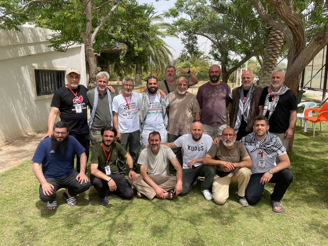GAZZE'DEKİ İSRAİL ABLUKASINI KIRMAK İSTEYEN AKTİVİSTLERDEN OLUŞAN GRUP BU KEZ FİLİSTİN'E KARADAN...