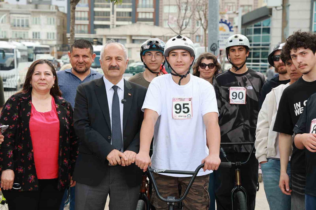 GEBZE BELEDİYESİNİN EV SAHİPLİĞİNDE DÜZENLENEN 2. BMX PARK TÜRKİYE ŞAMPİYONASI, TÜRKİYE'NİN DÖRT...