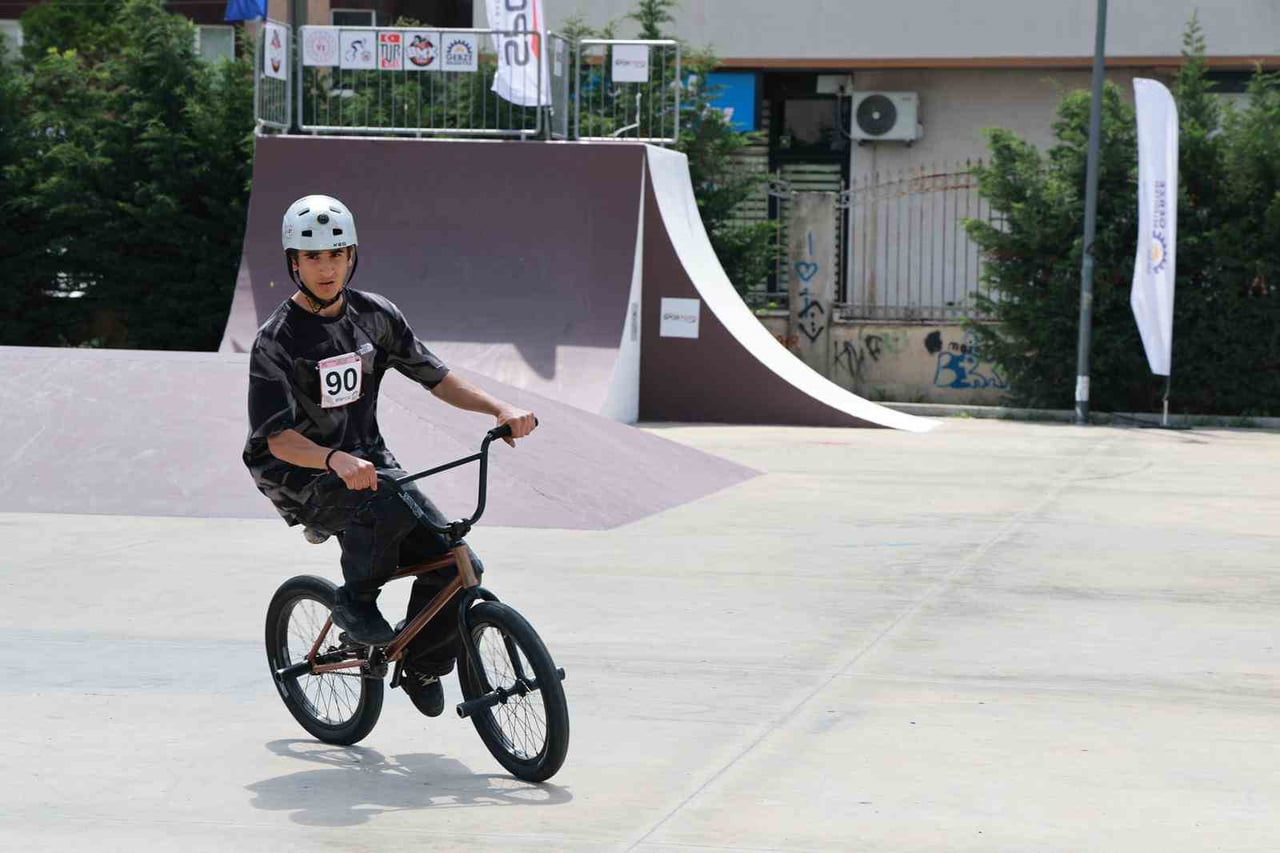 GEBZE BELEDİYESİNİN EV SAHİPLİĞİNDE DÜZENLENEN 2. BMX PARK TÜRKİYE ŞAMPİYONASI, TÜRKİYE'NİN DÖRT...