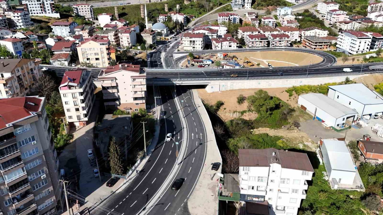 GEBZE BÖLGESİNDEKİ DEV ULAŞIM YATIRIMI OLAN "ESKİHİSAR FERİBOT YOLU-CENGİZ TOPEL CADDESİ KESİŞİMİ...