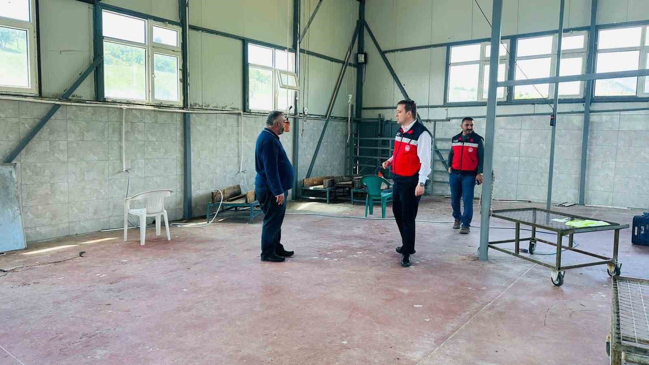 GEDİZ’DE GEÇİCİ KURBAN KESİM YERLERİNDE DENETİM