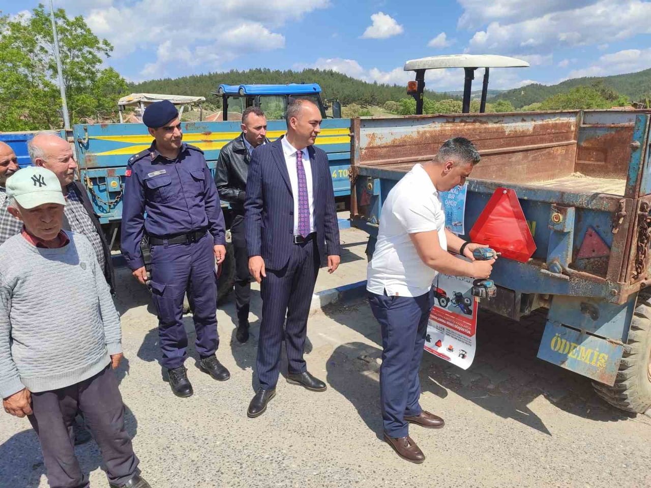 GEDİZ’DE TRAFİK HAFTASI KAPSAMINDA BİLGİLENDİRME FAALİYETİ DÜZENLENDİ