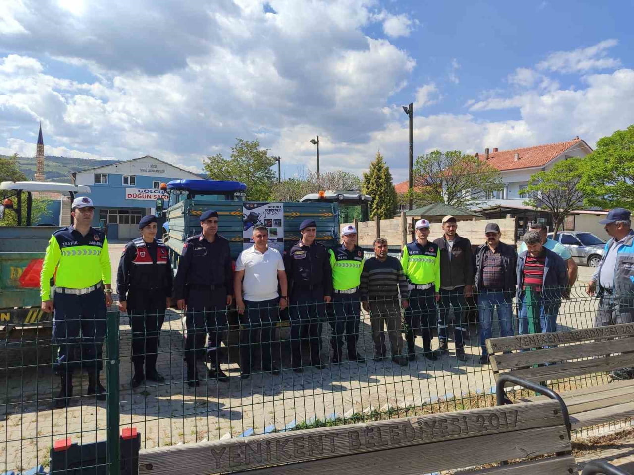 GEDİZ’DE TRAFİK HAFTASI KAPSAMINDA BİLGİLENDİRME FAALİYETİ DÜZENLENDİ